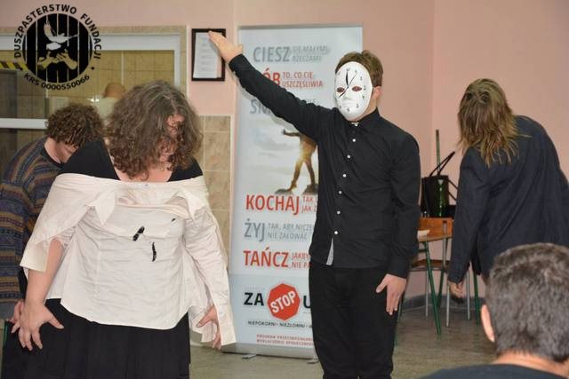 Read more about the article TEATR ZA KRATAMI